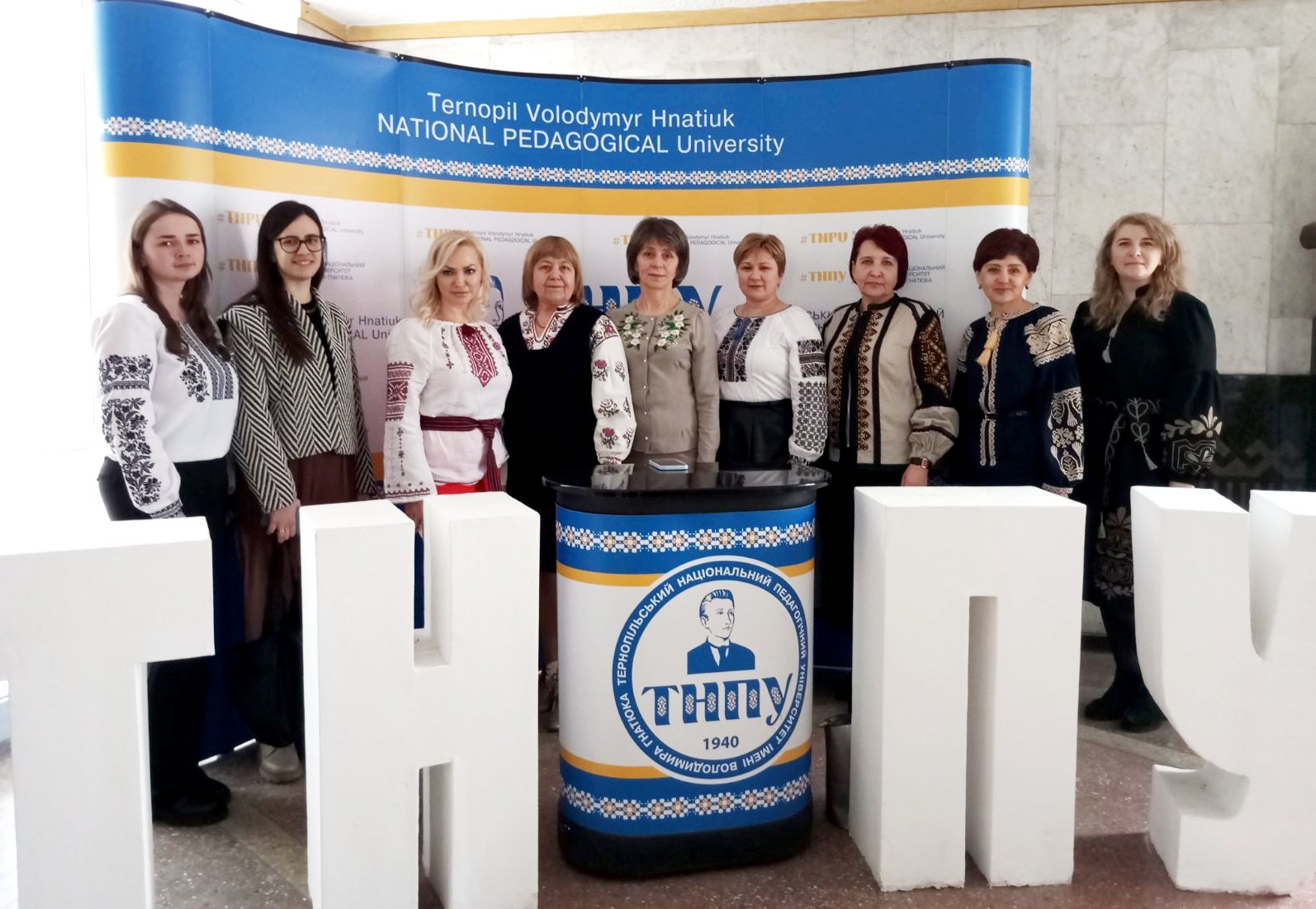 Колектив кафедри української мови та славістики під час святкування Міжнародного дня рідної мови